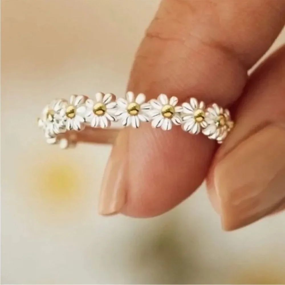 Silver Dainty Daisy Flower Ring